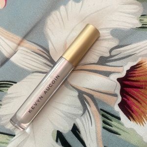 Kevyn Aucoin ‘The Molten Lip Color’ in Cyber Opal